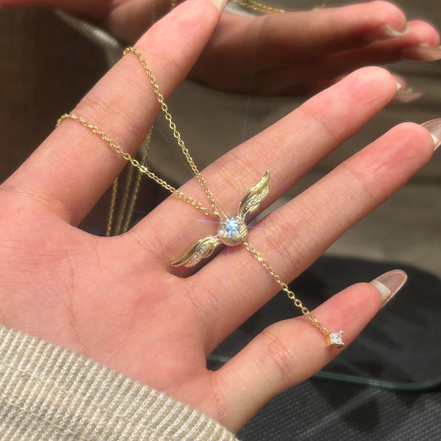 Naszyjnik Lariat ze Złotymi Skrzydłami